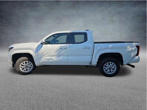 Used 2025 Toyota Tacoma SR5 AWD/4WD image 8