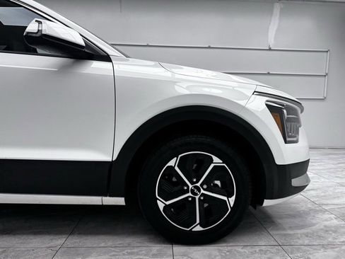 Used 2023 Kia Niro EX image 13