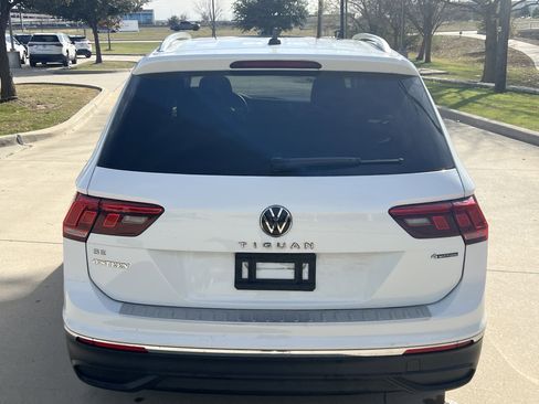 Certified 2024 Volkswagen Tiguan SE w/ Panoramic Sunroof Package image 9