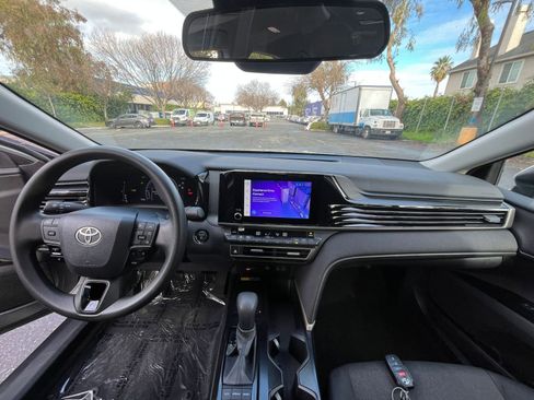 Used 2025 Toyota Camry LE image 32