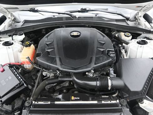 Used 2016 Chevrolet Camaro LT RWD image 14