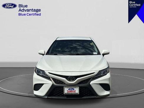 Used 2018 Toyota Camry SE FWD image 3