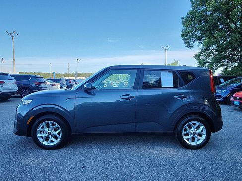 Used 2022 Kia Soul LX w/ Technology Package FWD image 2