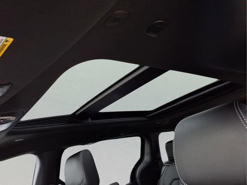 New 2026 Chrysler Pacifica Select w/ S Appearance Package image 18