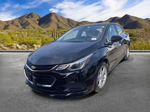 Used 2018 Chevrolet Cruze LT w/ Convenience Package FWD image 14