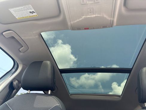 Used 2025 Volkswagen Taos SE image 19