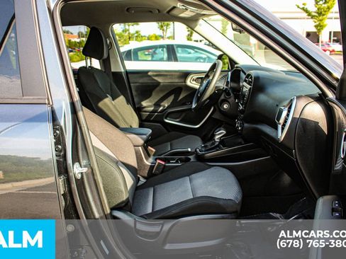 Used 2025 Kia Soul LX w/ LX Technology Package FWD image 20