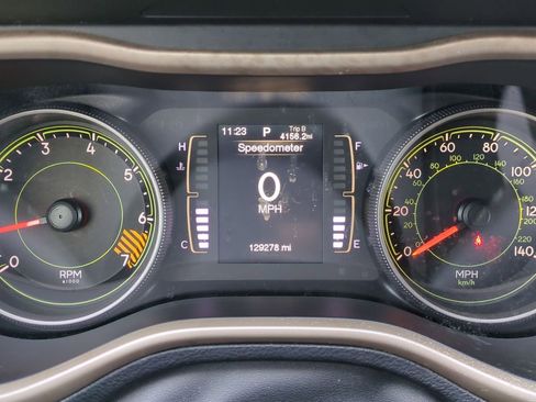 Used 2018 Jeep Cherokee Latitude w/ Cold Weather Group image 40