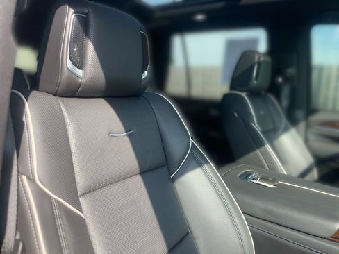 Certified 2022 Cadillac Escalade Premium Luxury w/ Performance Package AWD/4WD image 35