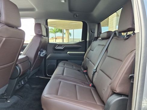 Used 2023 Chevrolet Silverado 1500 LT AWD/4WD image 19