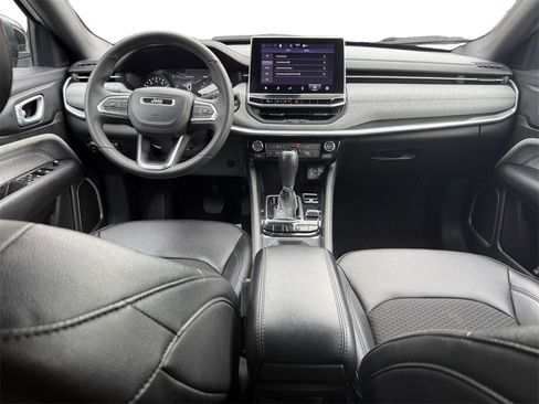 Certified 2024 Jeep Compass Latitude image 10