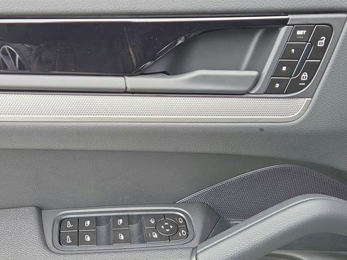 Certified 2026 Porsche Cayenne Coupe AWD/4WD image 7