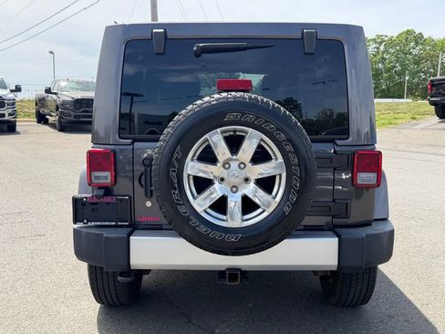 Used 2014 Jeep Wrangler Unlimited Sahara AWD/4WD image 4