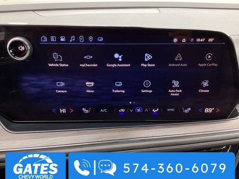 Used 2025 Chevrolet Suburban Z71 image 3