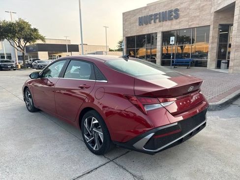 Used 2025 Hyundai Elantra SEL FWD image 8