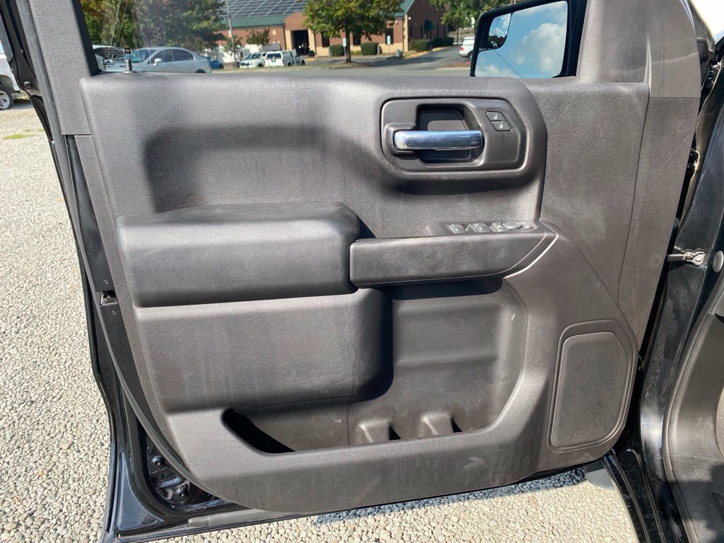 Used 2020 Chevrolet Silverado 1500 Custom w/ Custom Value Package RWD image 9