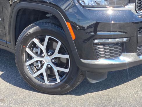 Certified 2025 Jeep Grand Cherokee L Limited AWD/4WD image 4