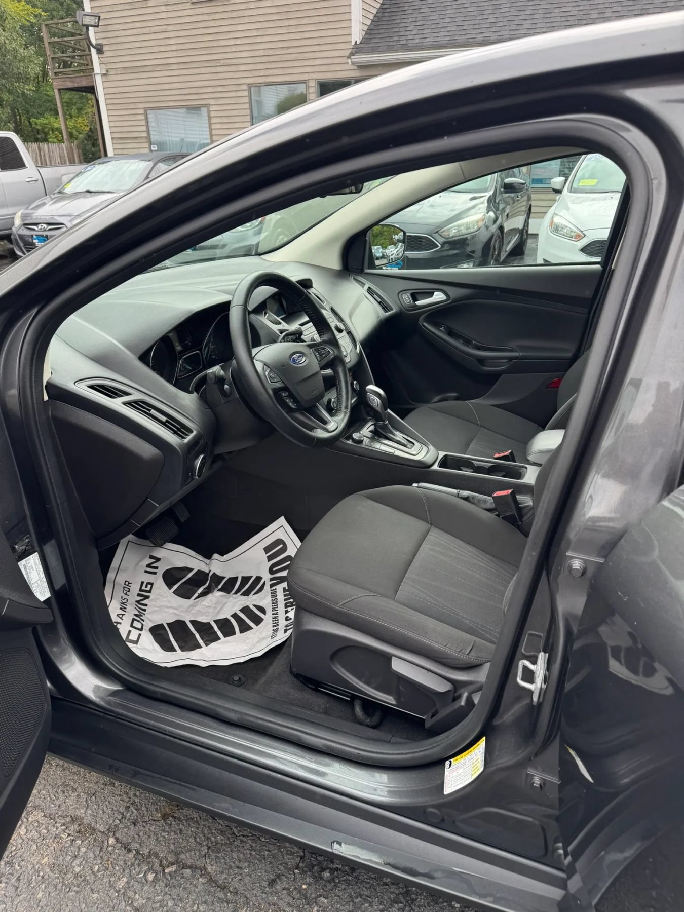 Used 2015 Ford Focus SE w/ SE Cold Weather Package FWD image 25