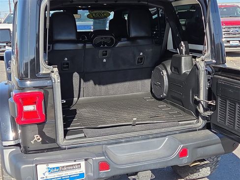 Used 2021 Jeep Wrangler Unlimited Rubicon w/ Trailer Tow Package image 16