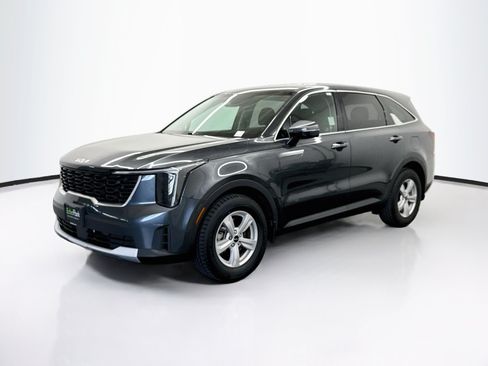 Used 2024 Kia Sorento LX FWD image 3