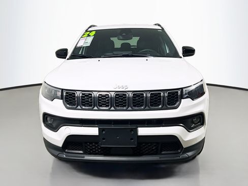 Used 2024 Jeep Compass Latitude AWD/4WD image 11