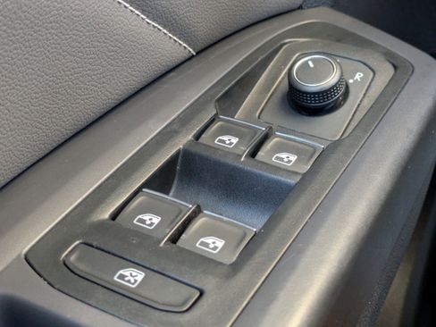 Used 2021 Volkswagen Atlas Cross Sport SE FWD image 23
