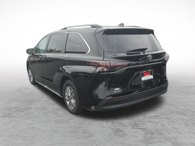 Certified 2026 Toyota Sienna XLE FWD image 5