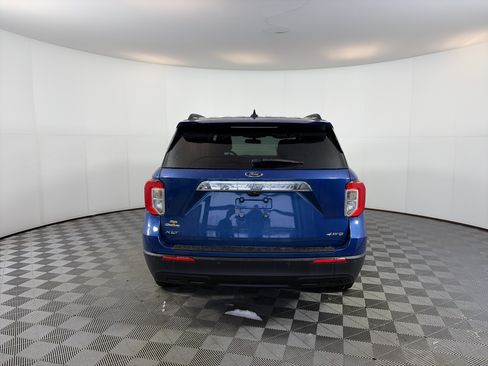 Used 2021 Ford Explorer XLT image 10