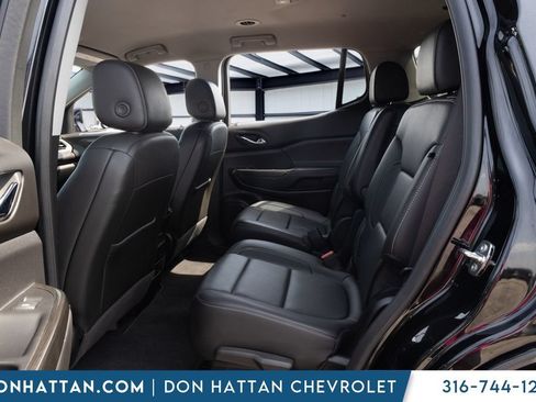 Used 2023 GMC Acadia SLT AWD/4WD image 16