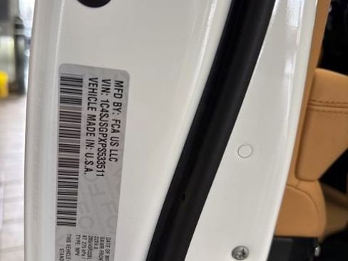 Used 2023 Jeep Grand Wagoneer L Series III w/ HD Trailer Tow Package image 35