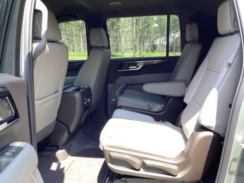 New 2026 GMC Yukon XL Elevation w/ LPO, Elevation Black Package RWD image 15
