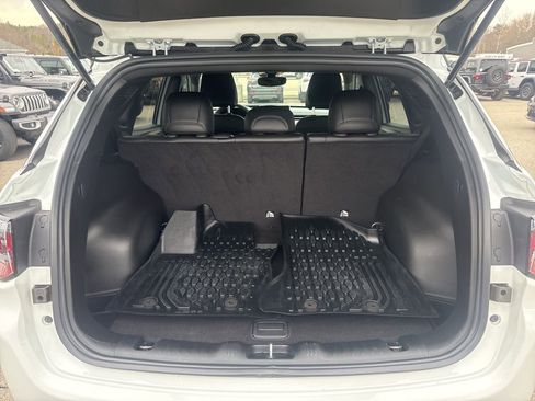 Used 2025 Jeep Compass Limited image 24