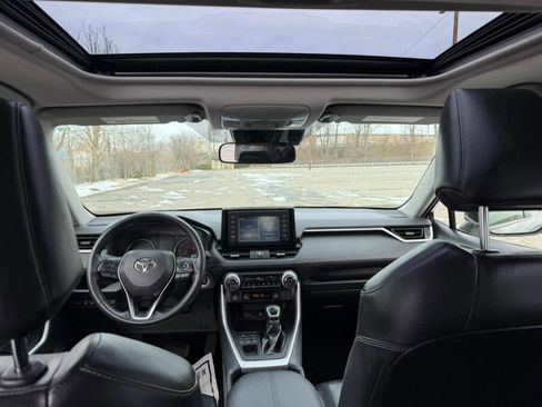 Used 2019 Toyota RAV4 XLE Premium image 33