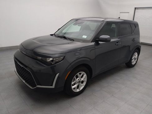 Used 2025 Kia Soul LX w/ LX Technology Package image 2