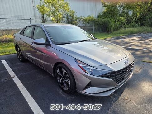 Used 2023 Hyundai Elantra SEL w/ Convenience Package FWD image 3