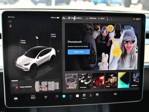 Used 2023 Tesla Model Y Long Range AWD/4WD image 23