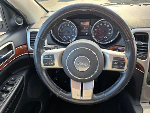 Used 2013 Jeep Grand Cherokee Limited w/ Luxury Group II AWD/4WD image 15