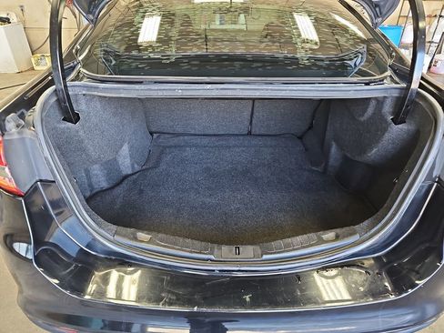 Used 2018 Ford Fusion SE w/ Equipment Group 201A image 12