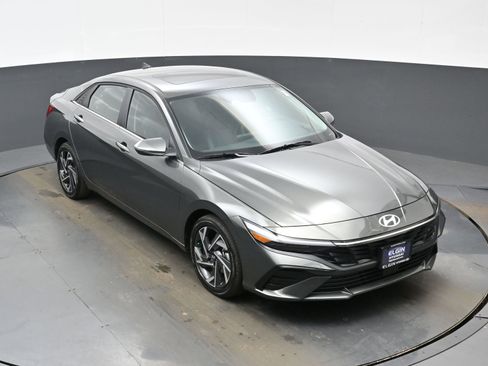 Certified 2025 Hyundai Elantra Limited image 40