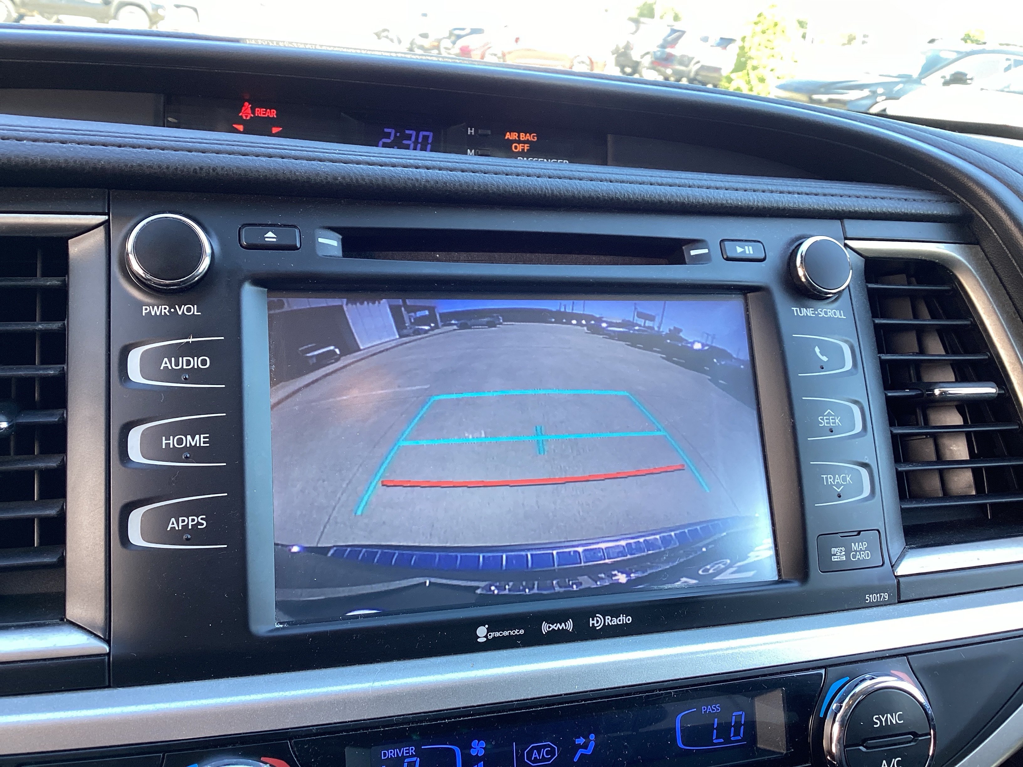Used 2017 Toyota Highlander SE FWD image 18