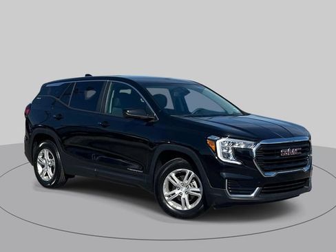 Used 2023 GMC Terrain SLE w/ LPO, Floor Liner Package FWD image 1