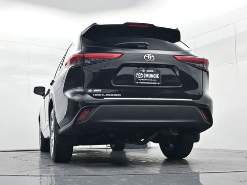 Used 2023 Toyota Highlander L FWD image 48