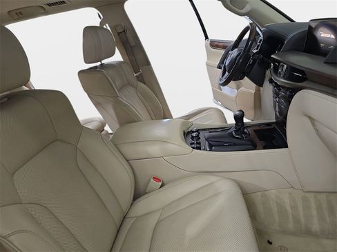 Used 2016 Lexus LX 570 4WD image 12