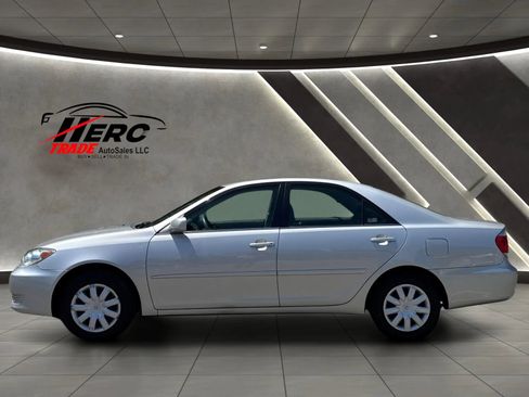 Used 2005 Toyota Camry LE FWD image 57