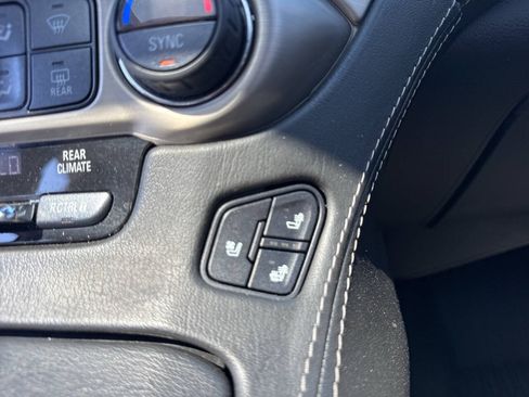 Used 2019 GMC Yukon Denali w/ Denali Ultimate Package AWD/4WD image 29