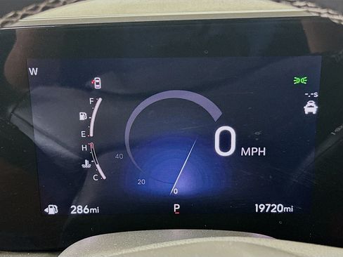 Used 2025 Buick Encore GX Preferred AWD/4WD image 19