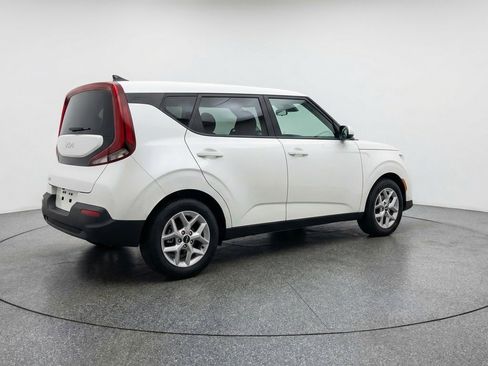 Used 2025 Kia Soul LX w/ LX Technology Package FWD image 9