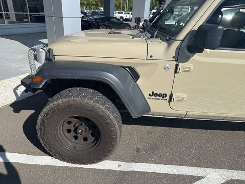 Used 2020 Jeep Gladiator Sport w/ Quick Order Package 24S image 16