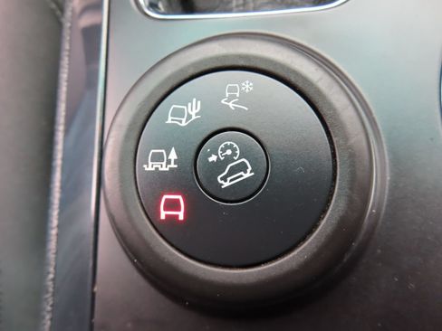 Used 2016 Ford Explorer XLT w/ Equipment Group 201A AWD/4WD image 8