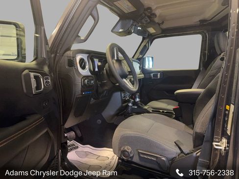 Used 2025 Jeep Wrangler Unlimited Sahara w/ Safety Group image 13